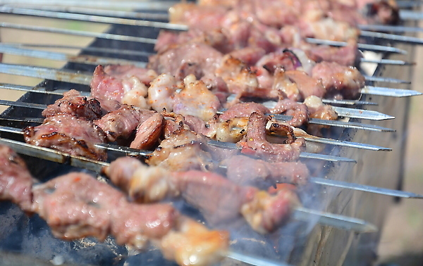 为了哈密市民吃上」放心肉「，天马超市自己办养殖场！
