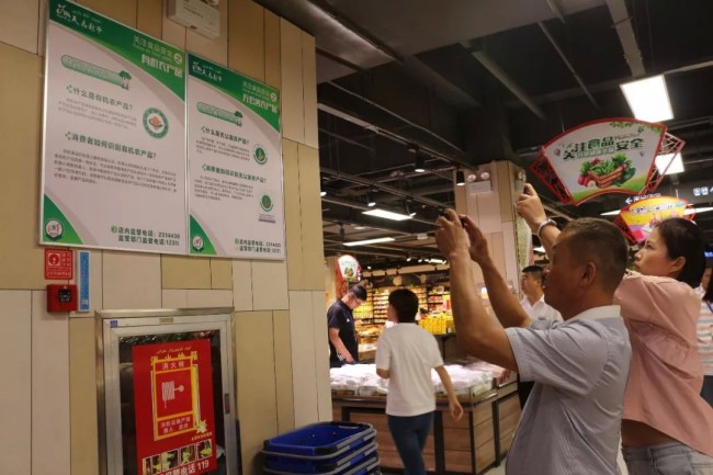 天马超市在全疆同行业内建立了第一个肉菜可追溯平台，引来各地州客人取经考察