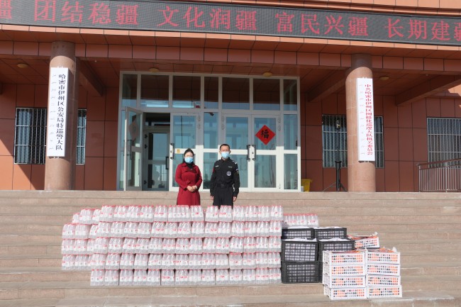 【天马微公益】天马公司慰问一线的警察同志